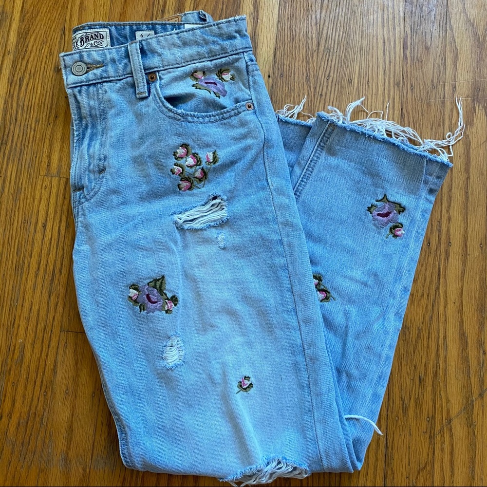 LUCKY BRAND JEANS (DISTRESSED+EMBROIDERED FLOWERS)